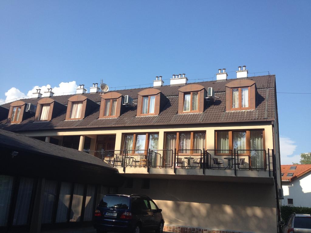 Hotel Family Balatonföldvár 外观 照片