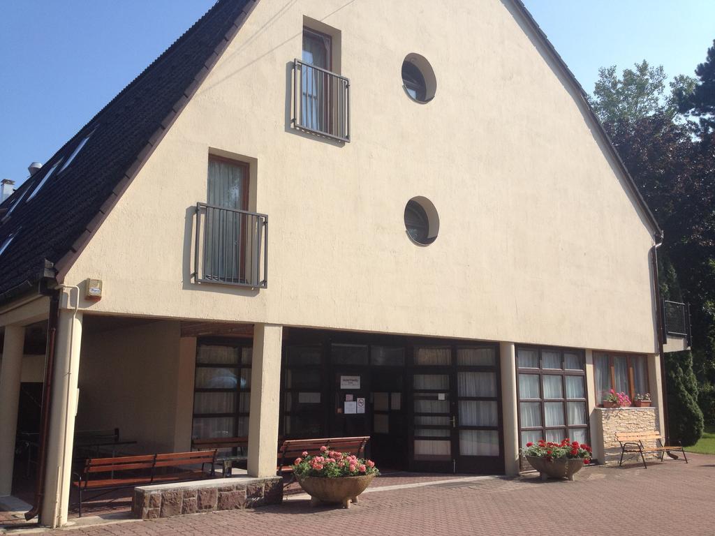 Hotel Family Balatonföldvár 外观 照片
