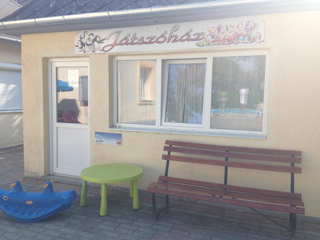 Hotel Family Balatonföldvár 外观 照片