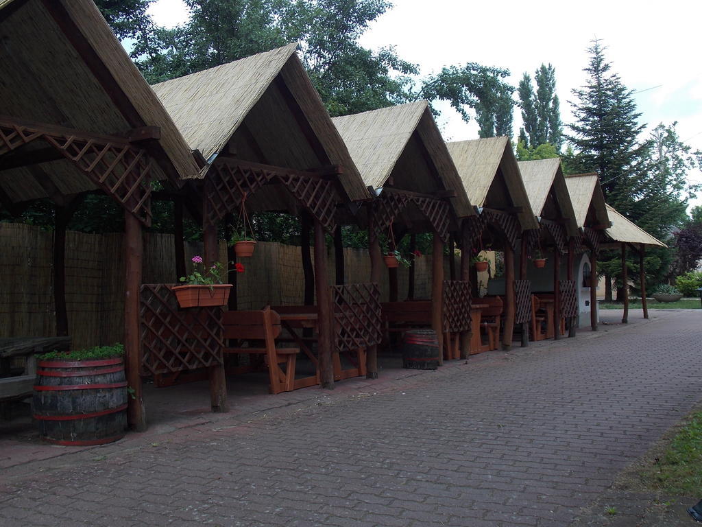 Hotel Family Balatonföldvár 外观 照片