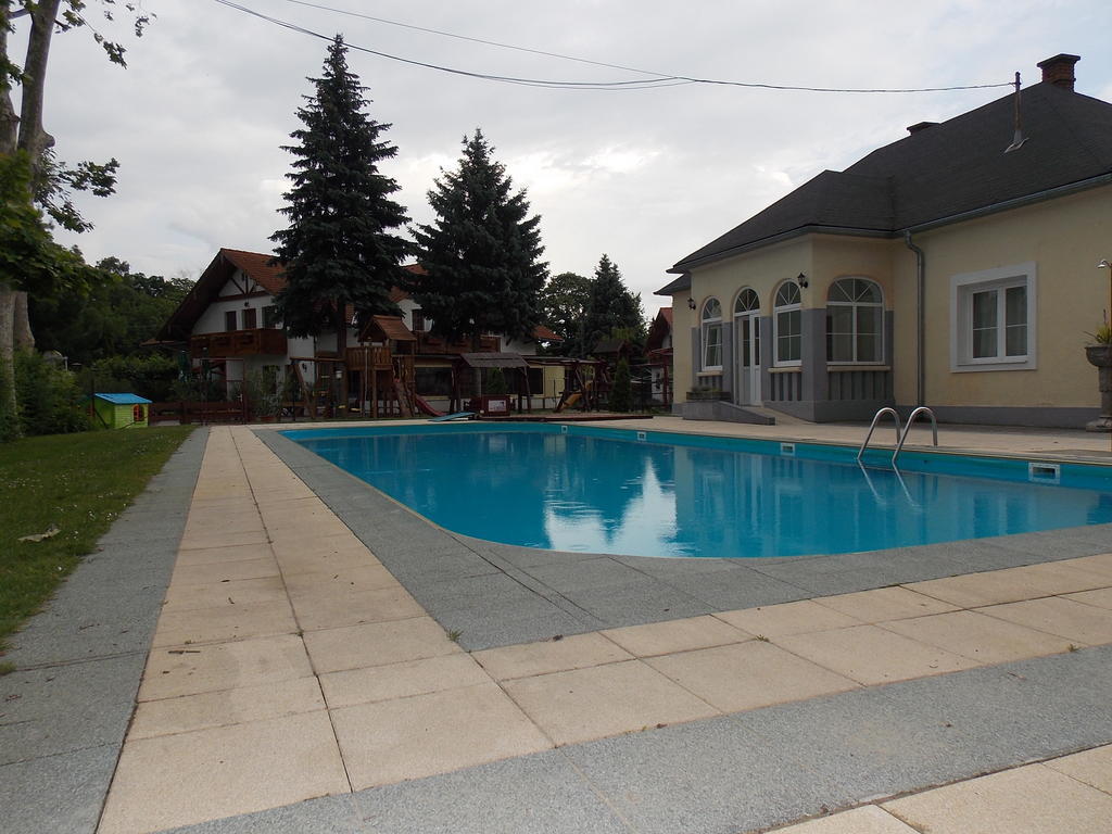 Hotel Family Balatonföldvár 外观 照片