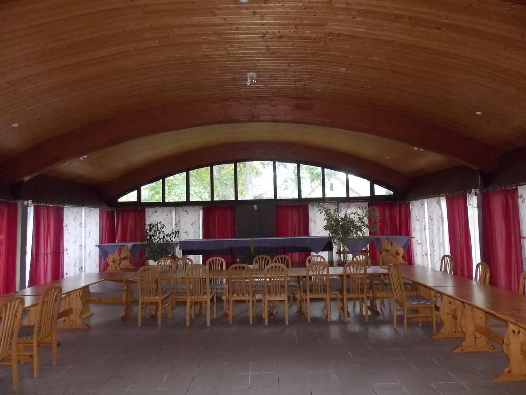 Hotel Family Balatonföldvár 外观 照片